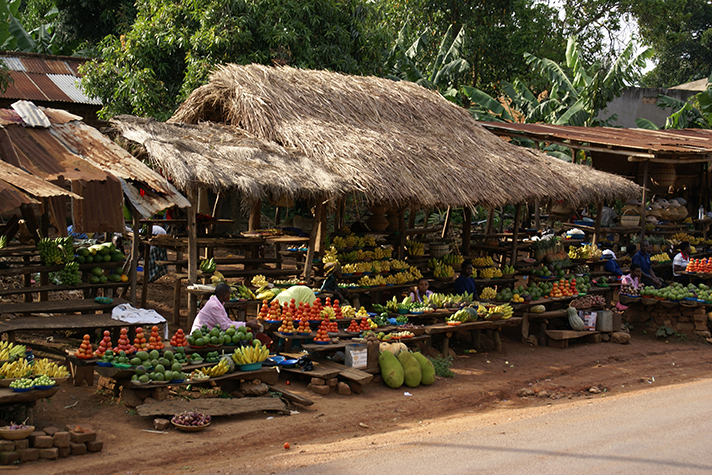 Uganda Camping Safari - Marktszene unterwegs