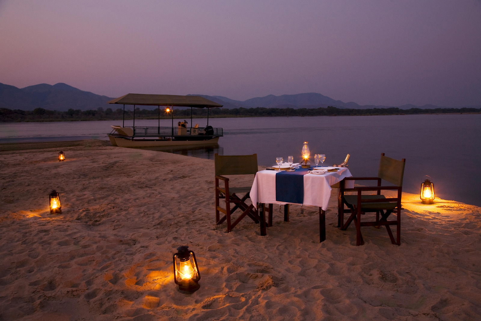 Chiawa Camp - Romantisches Dinner auf einer Insel im Zambezi