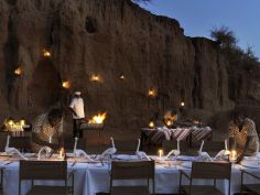 Chiawa Camp - Dinner am Ufer des Zambezi Chiawa Camp - Dinner am Ufer des Zambezi