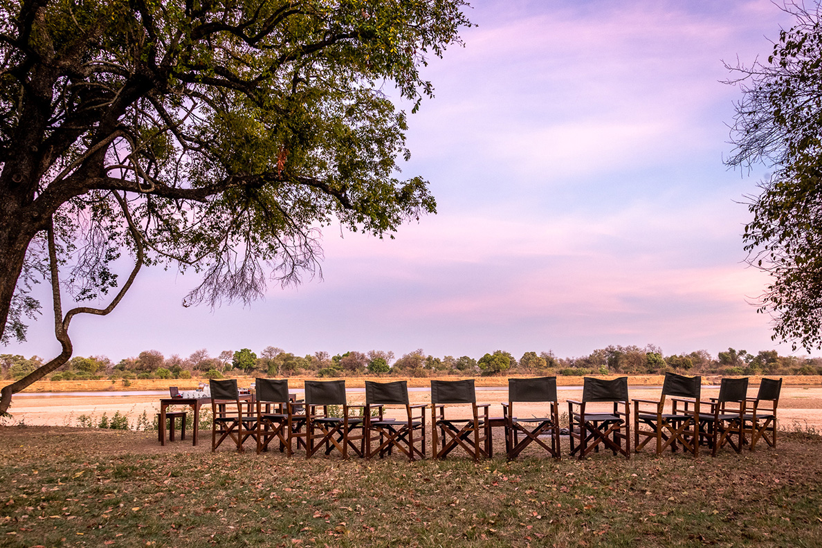 Luangwa River Camp - Bush-Kino an der Feuerstelle