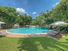 Southern Sun Ridgeway Hotel - Garten mit Pool