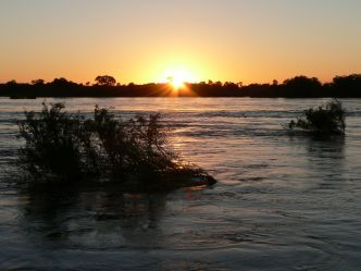Livingstone - Sunset Cruise auf dem Zambezi Livingstone - Sunset Cruise auf dem Zambezi