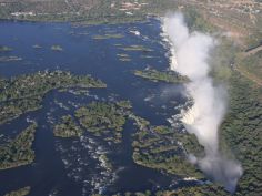 Zambia - Flug über die Wasserfälle