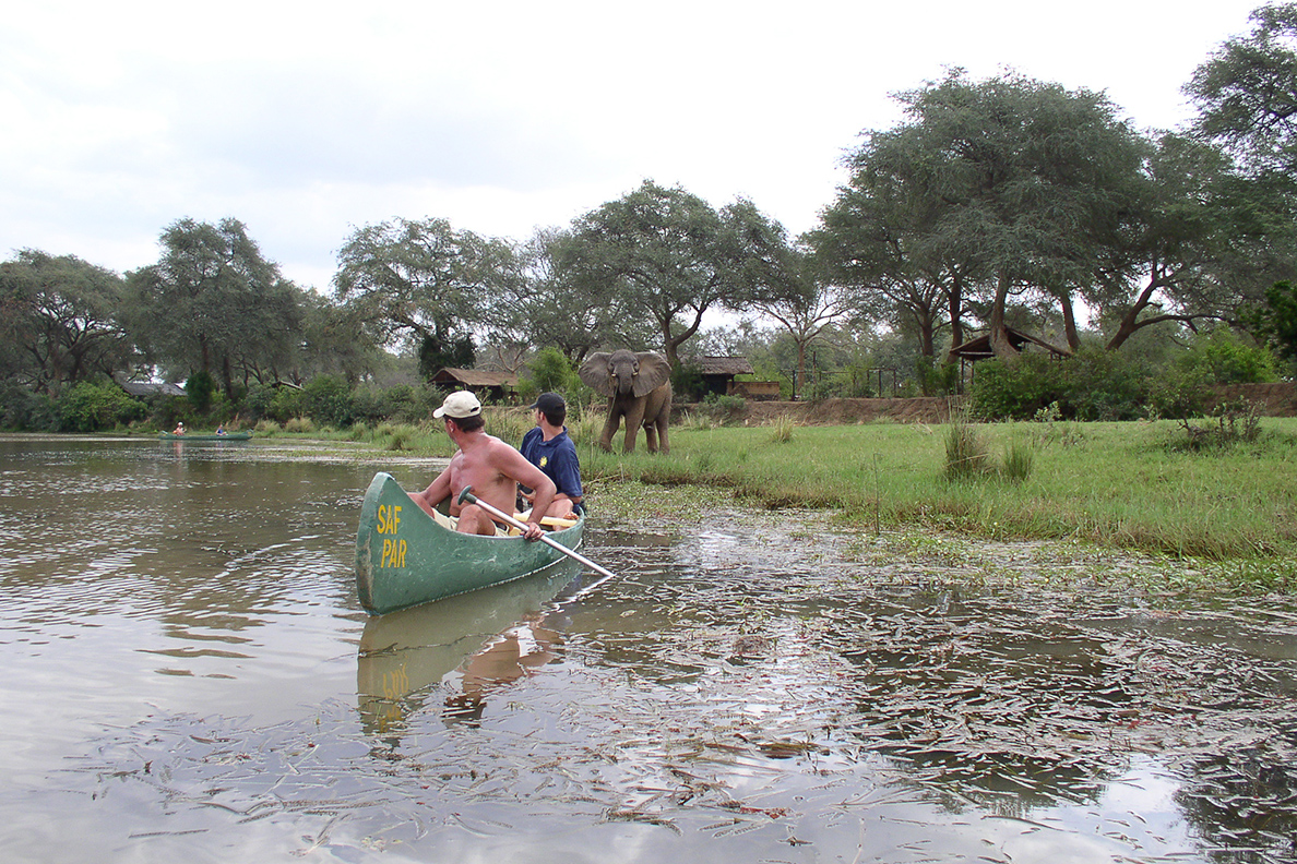 Zambia &amp; Malawi Camping Adventure - Kanutour auf dem Zambezi