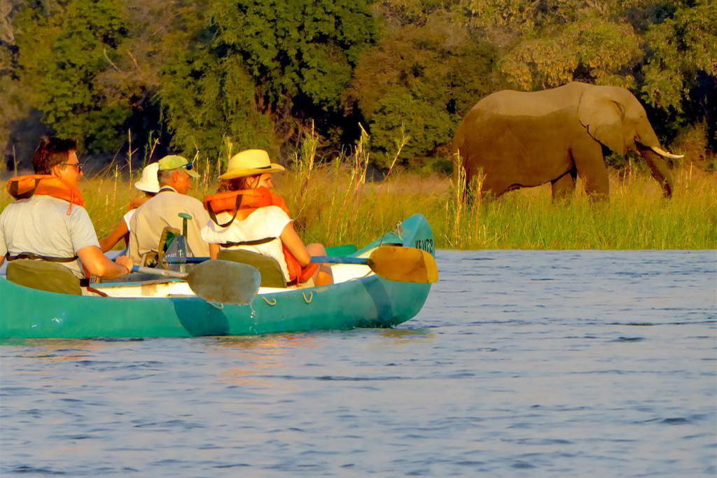 Camp Mana - Kanutour auf dem Zambezi