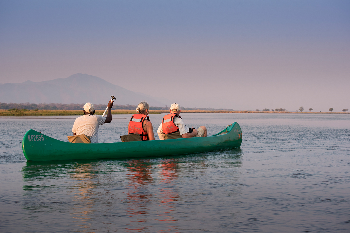 Nyamatusi Camp - Kanuausflug auf dem Zambezi