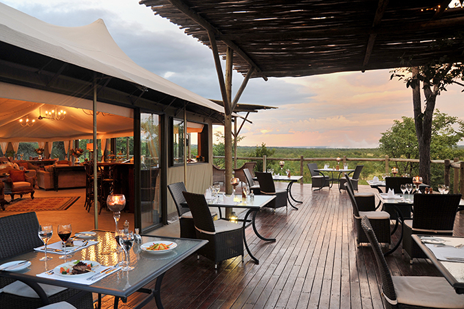 The Elephant Camp, Dinner auf der schönen Terrasse