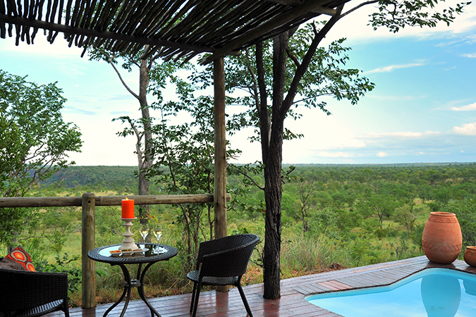 The Elephant Camp, grosse Terrasse mit Aussicht