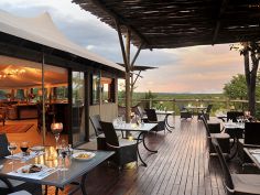 The Elephant Camp, Dinner auf der schönen Terrasse