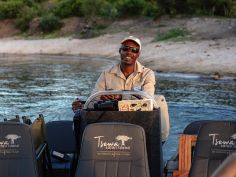 Tsowa Safari Island - Bootsausflug auf dem Zambezi