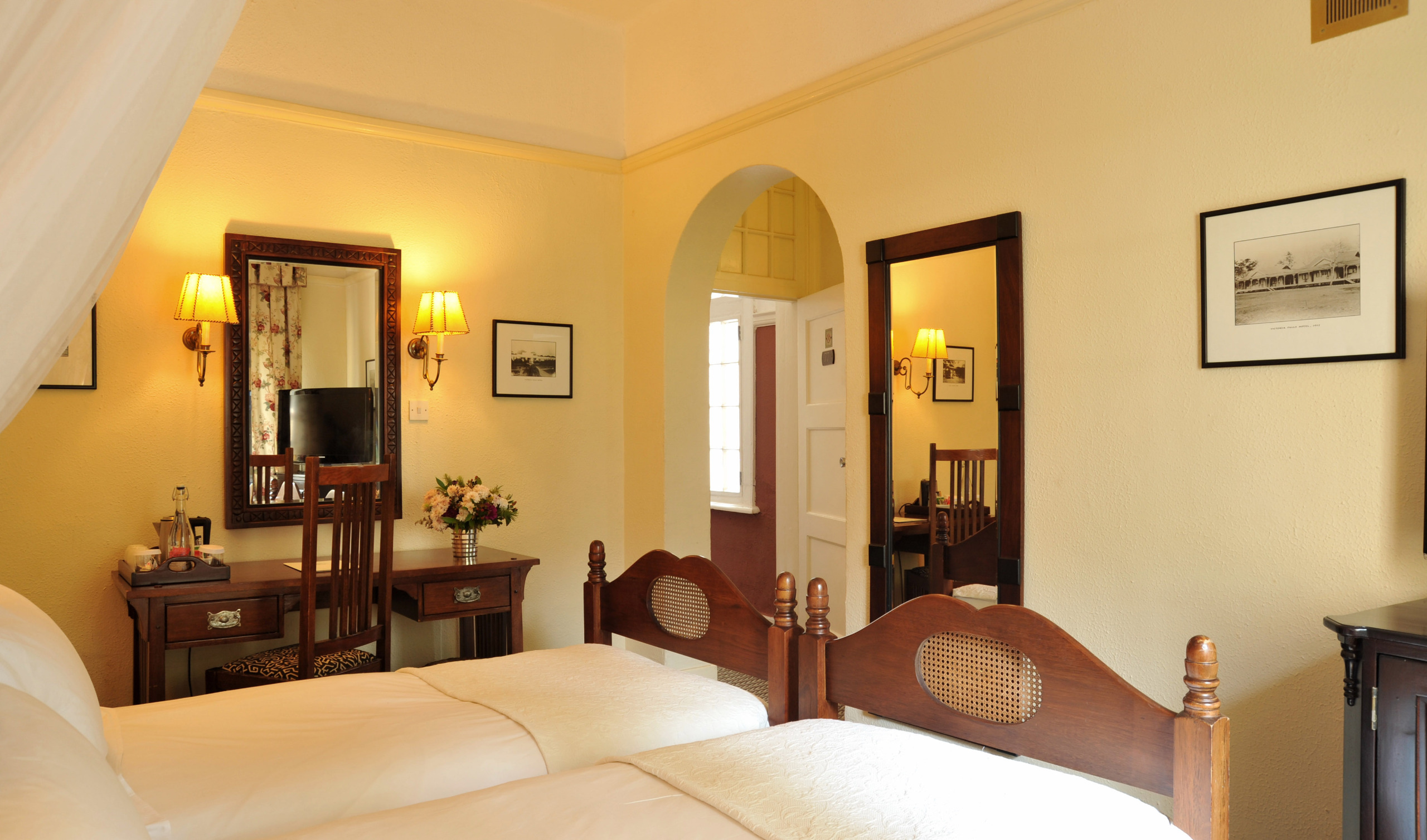 Victoria Falls Hotel, Central Deluxe Zimmer