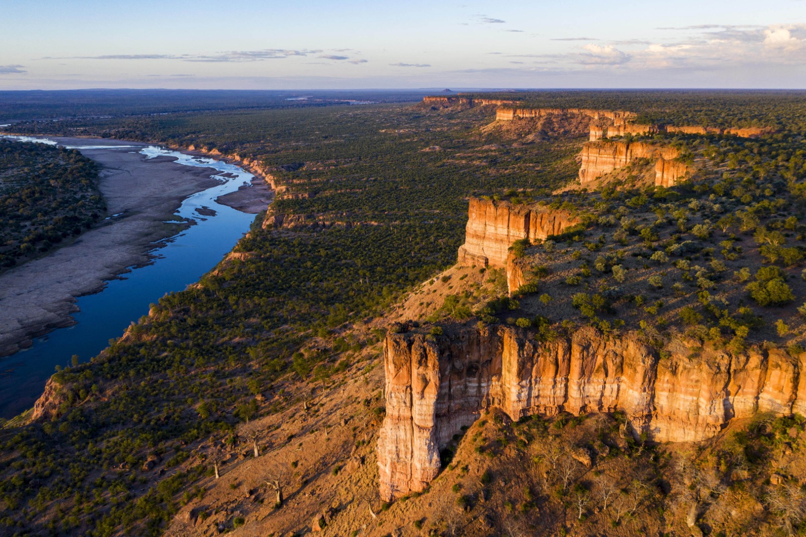 Gonarezhou National Park - Chilojo Cliffs
